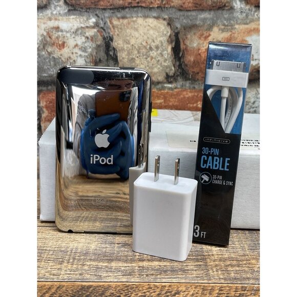 Apple iPod Touch (2nd Generation) 16GB Model:A1288 W/ Bundle Cable & Adapter - Picture 2 of 5